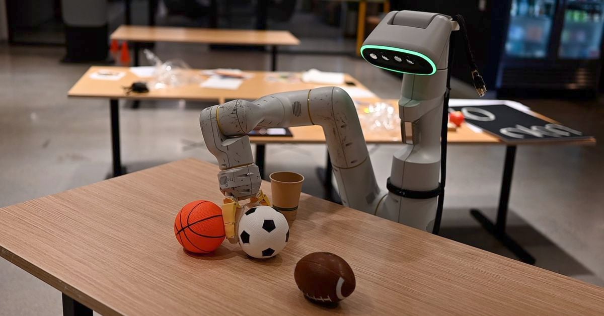 Google's DeepMind Reveals How Robots Adapt and Learn Environment ...